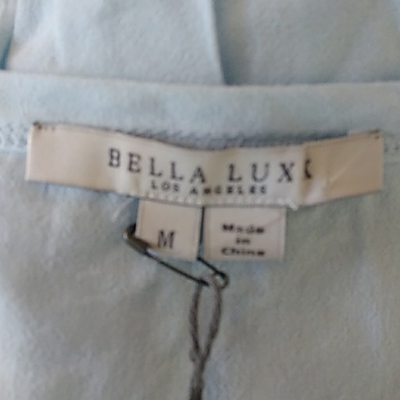 🏵NEW! BELLA LUXX BABY BLUE TOP WITH PLEATS MEDIUM - Picture 2 of 6